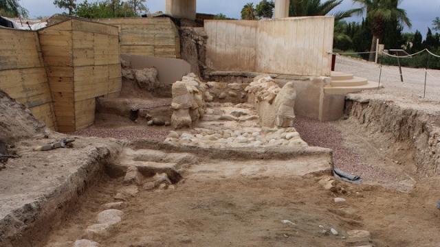 Restos de la muralla del yacimiento