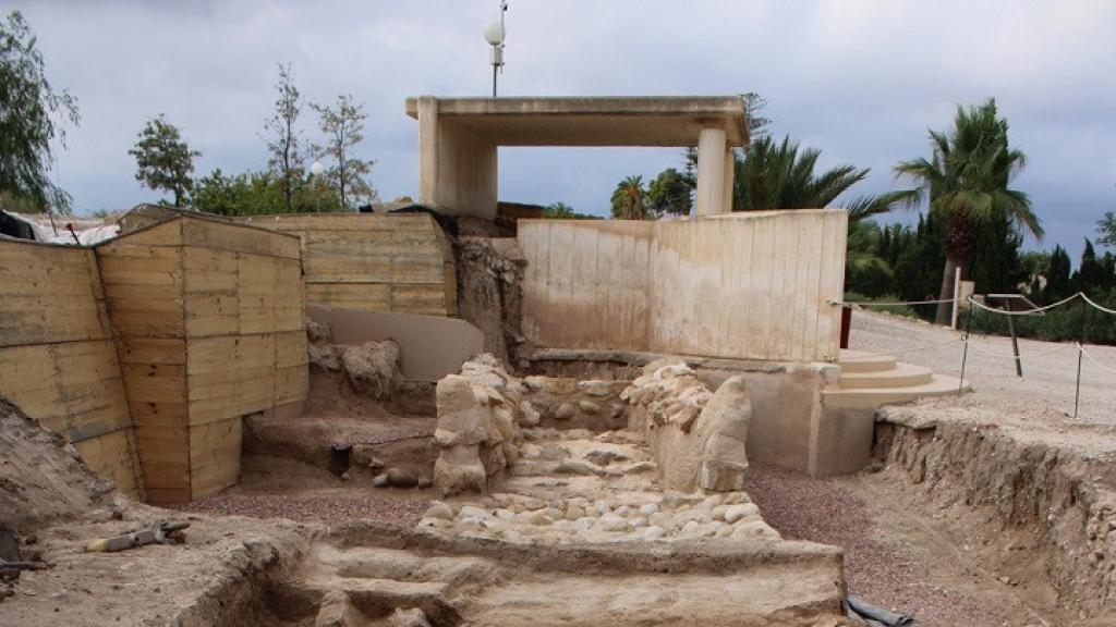Restos de la muralla del yacimiento