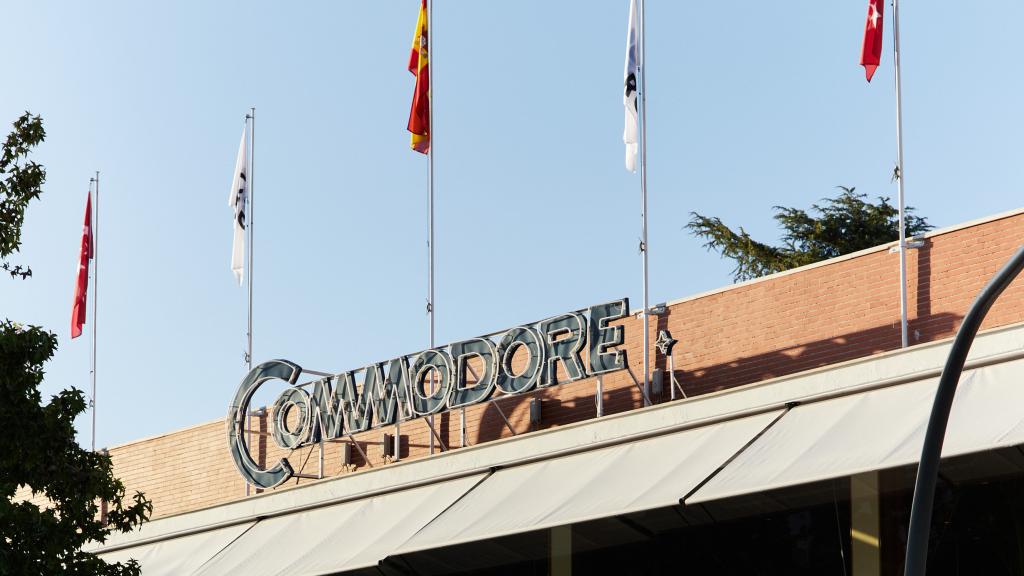 El emblemático edificio que conserva el rótulo de Commodore, en el número 5 de la plaza de la República Argentina de Madrid.