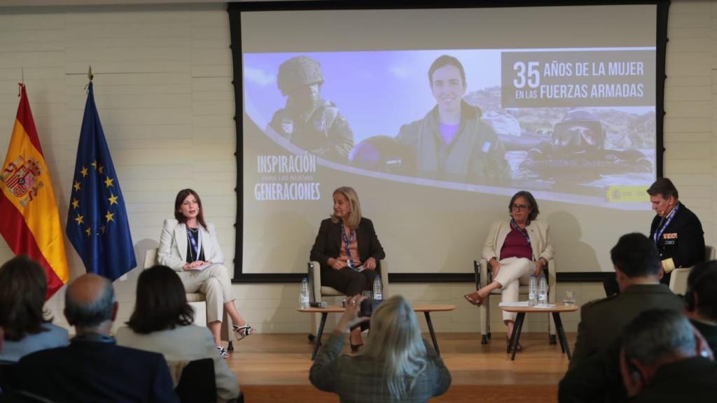 Mesa redonda sobre 'El papel de las mujeres en la resolución de conflictos y el mantenimiento de la paz'.