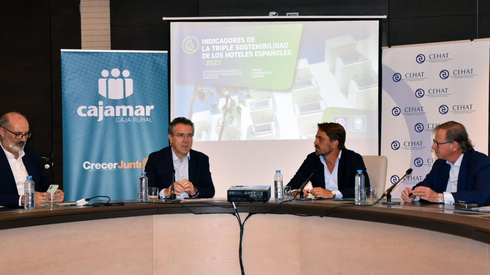 Imagen de la presentación del informe por parte de Cajamar y Cehat, este martes.