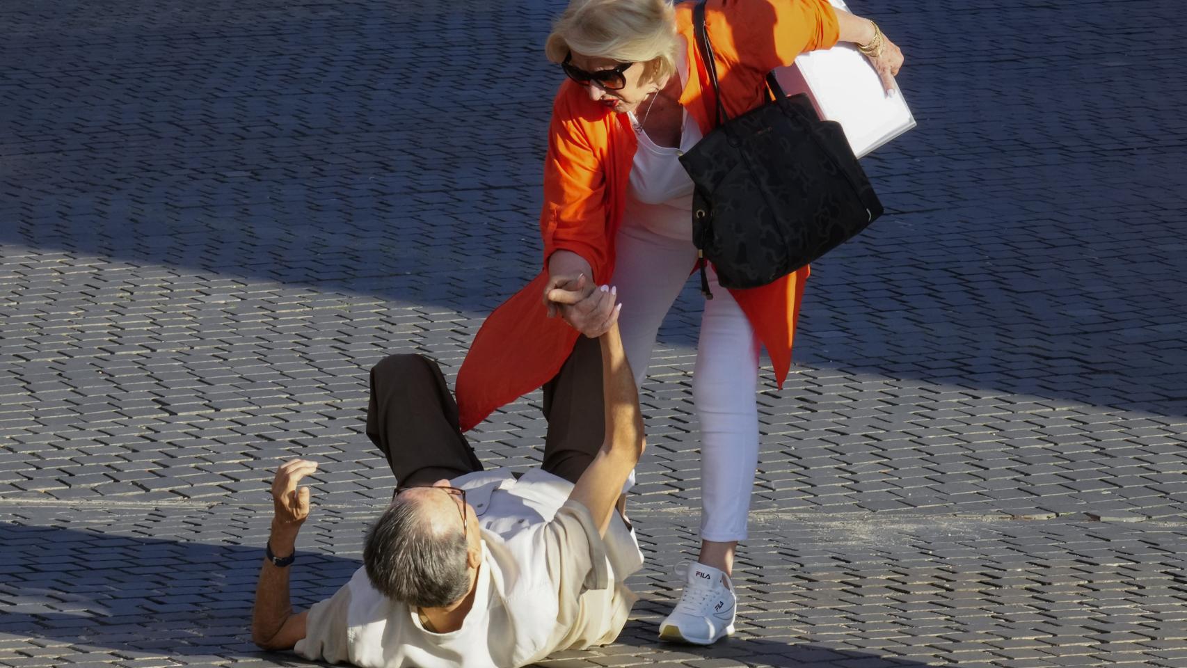 La caída de Enríquez Negreira antes de entrar al Instituto de Medicina Legal de Cataluña.