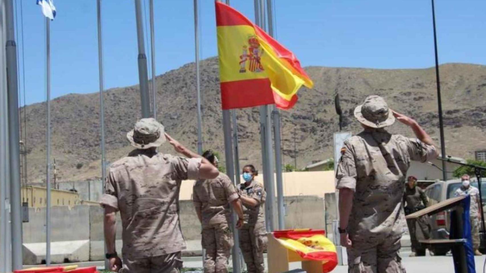 ¿Cuáles son los rangos militares del Ejército español y cuánto cobra cada uno?
