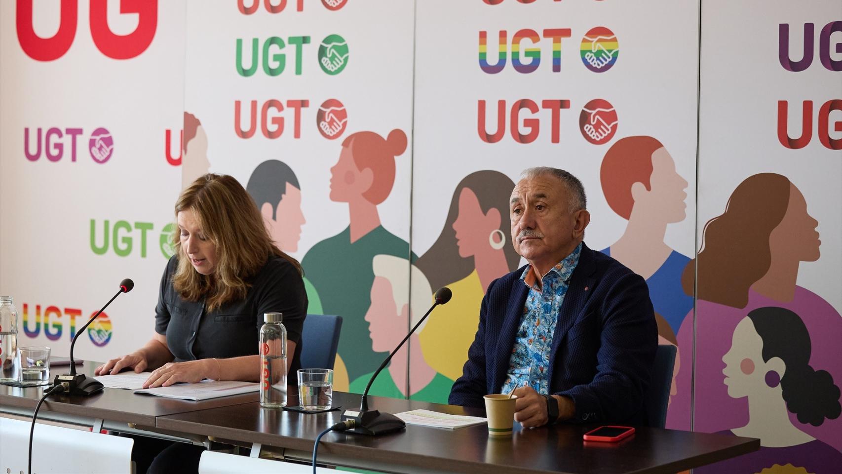 El secretario general de UGT, Pepe Álvarez, y la secretaria de Salud Laboral del sindicato, Ana García de la Torre.