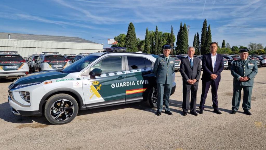 Acto de entrega con el director general de la Guardia Civil, Leonardo Marcos.
