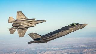 Dos F-35I Adir de Israel en formación