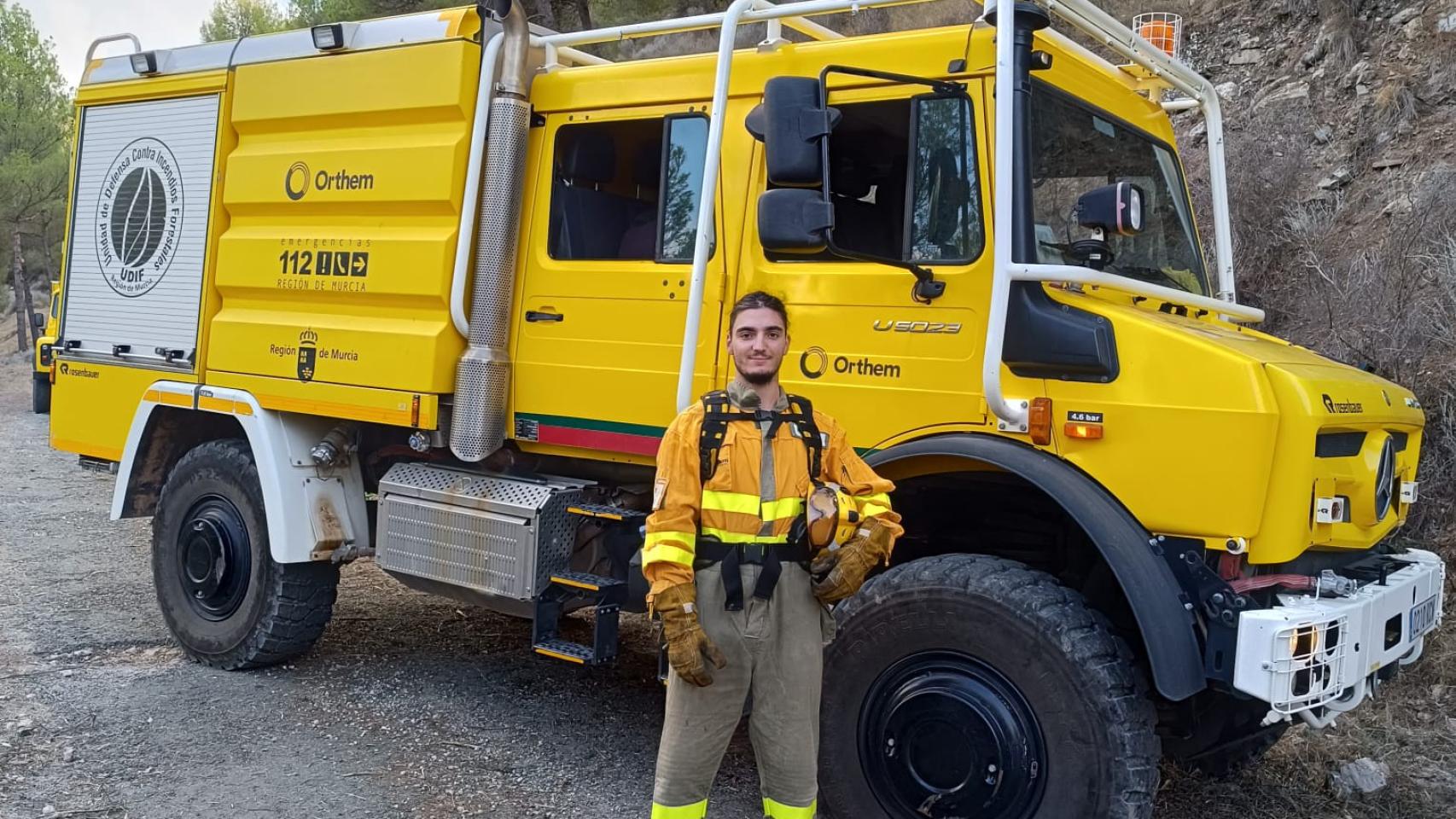 José Enrique Guirao, de 19 años, trabaja como brigada forestal en la base del parque regional de El Valle y Carrascoy.