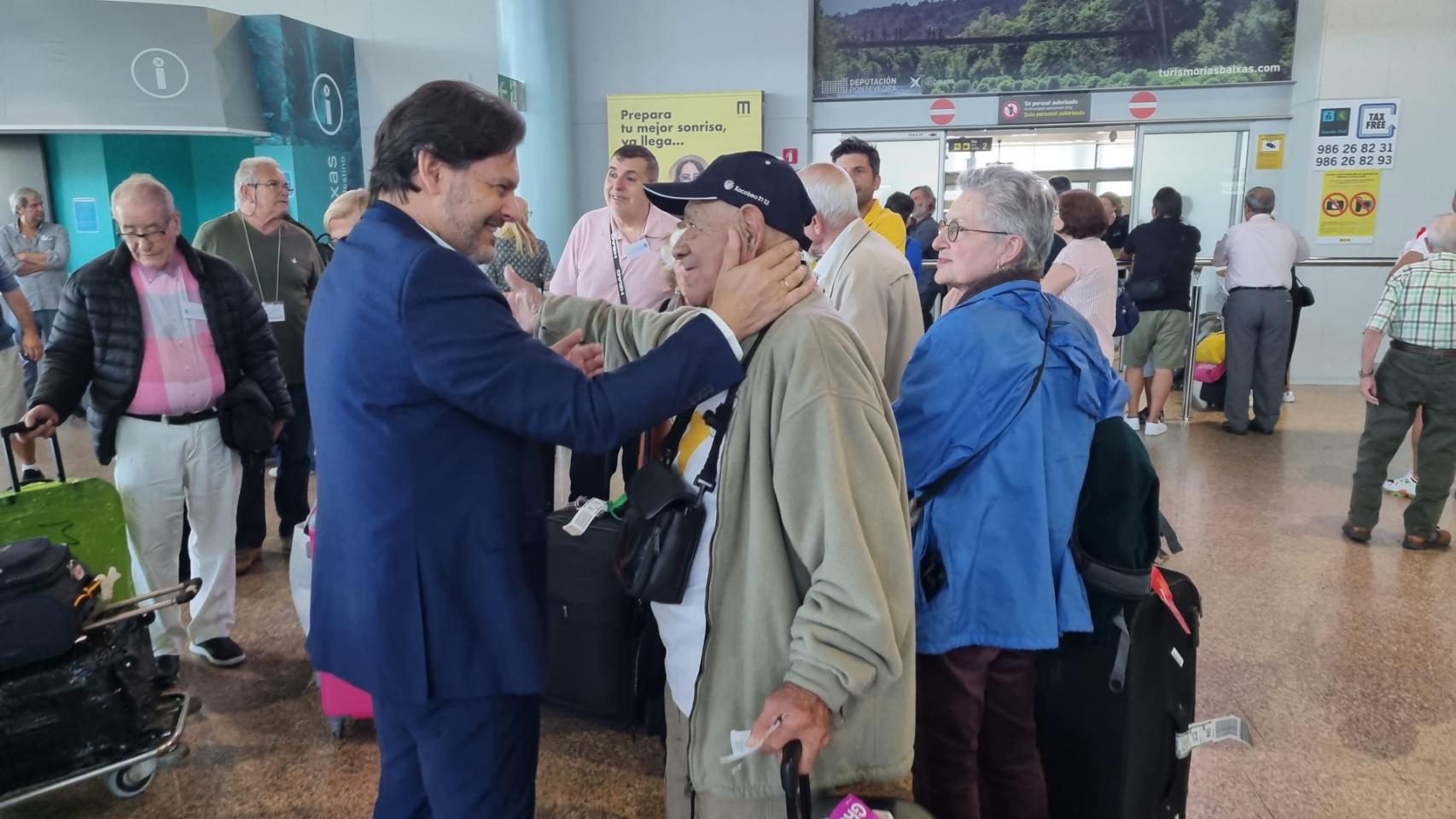 Recibimiento en el aeropuerto de Peinador de los gallegos residentes en el extranjero.