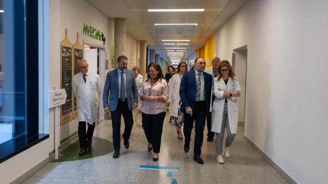 Visita del conselleiro de Sanidade a la nueva unidad del Álvaro Cunqueiro.