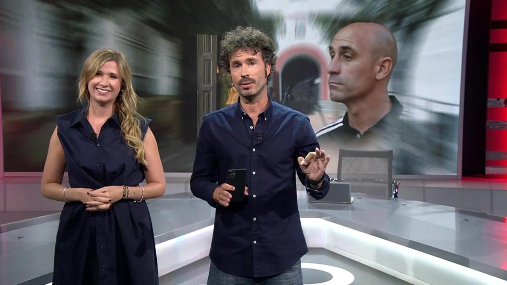 Lucía Taboada y Luis García presentando ElDesmarque Mediodía.