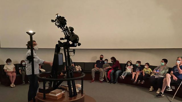 Edición anterior del taller de astronomía para familias.
