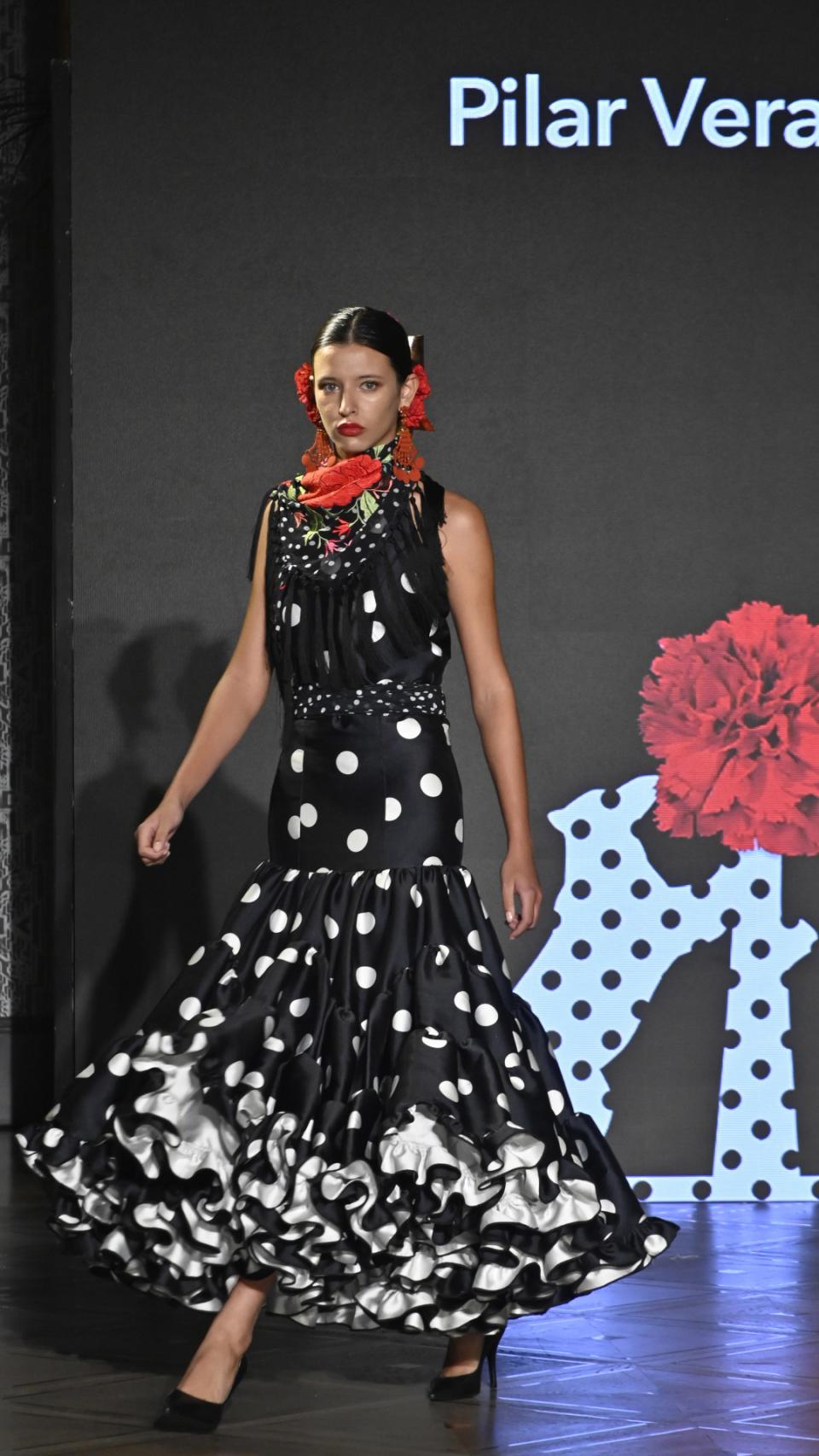 Trajes de la firma Pilar Vera en el desfile inaugural