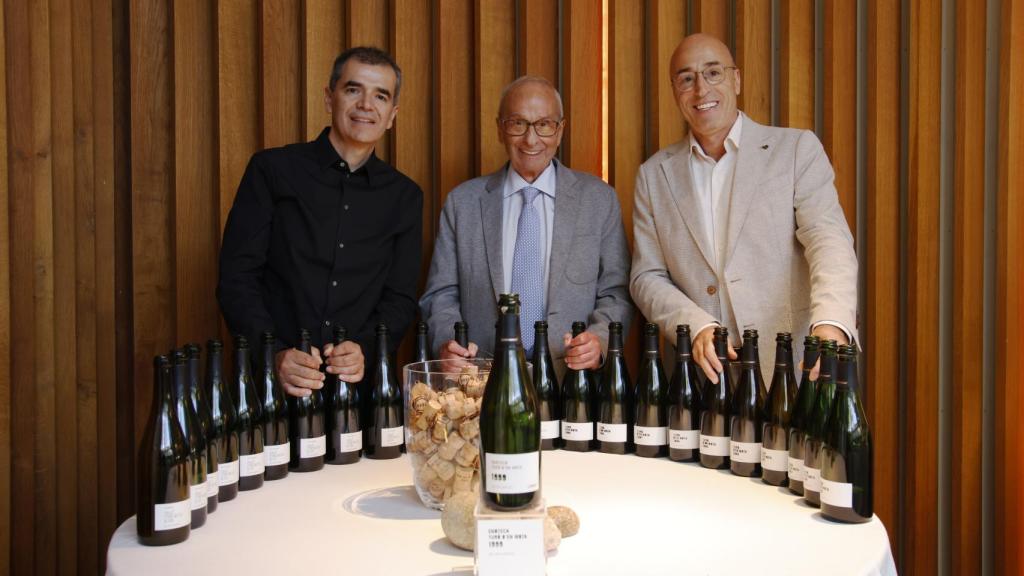 Familia Recaredo con las 25 añadas de Turó d'en Mota en el Celler de Can Roca