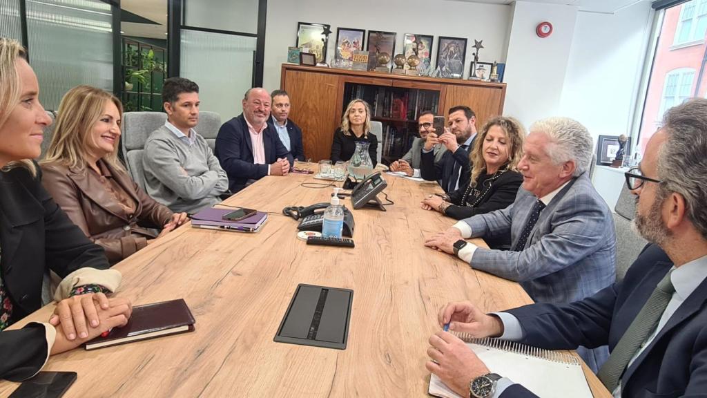 Nuria Montes viaja a Reino Unido.