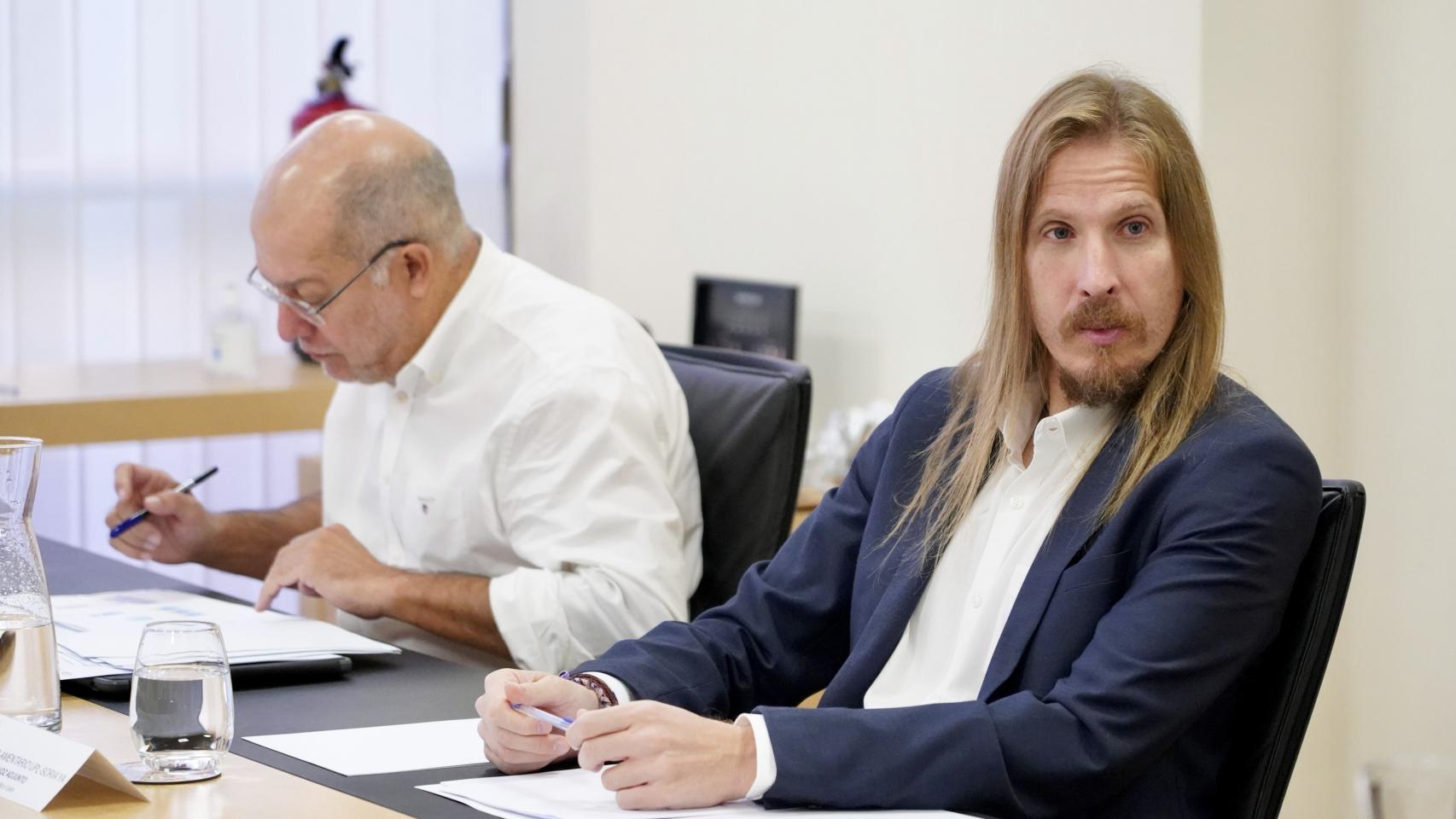 El procurador de Ciudadanos, Francisco Igea, y el de Unidas Podemos, Pablo Fernández, en la Junta de Portavoces de este miércoles.