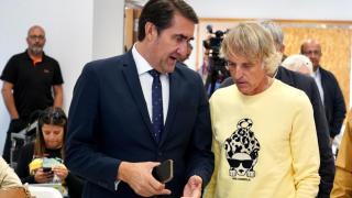 Jesús Calleja en un acto de promoción junto al consejero de Medio Ambiente, Juan Carlos Suárez-Quiñones