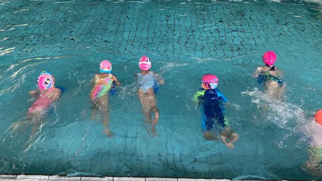 Cursos de natación de la FMD