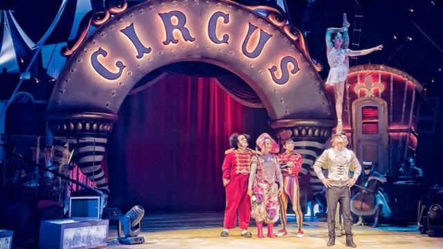 Espectáculo de la empresa circense Productores de sonrisas