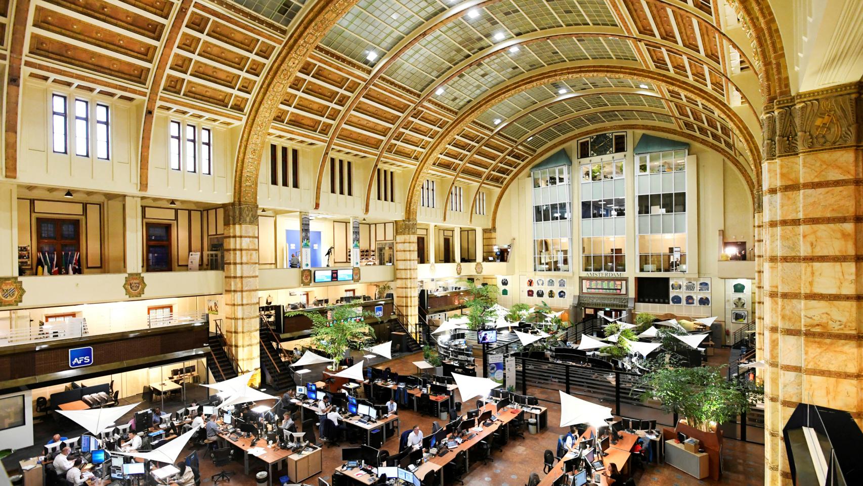 Interior de la Bolsa de Ámsterdam.