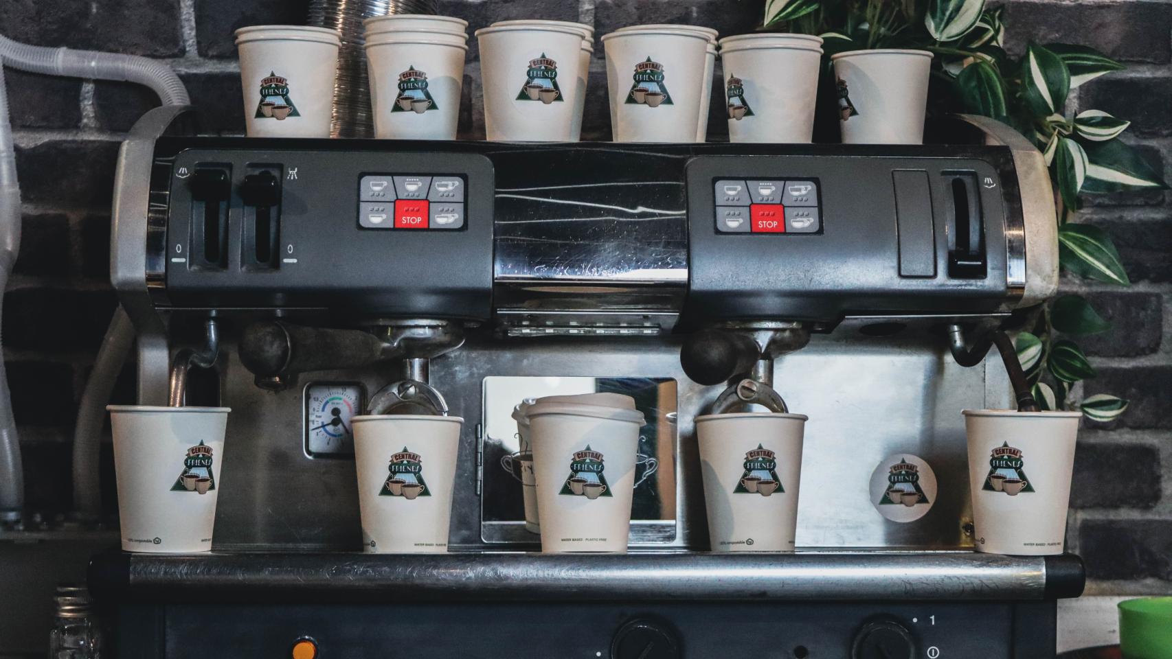Cafetera de Central Perk, que recrea la serie de Friends en Madrid.