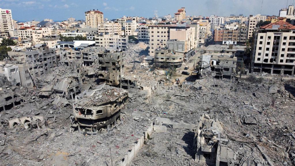 Imagen aérea de un bombardeo israelí a Gaza.