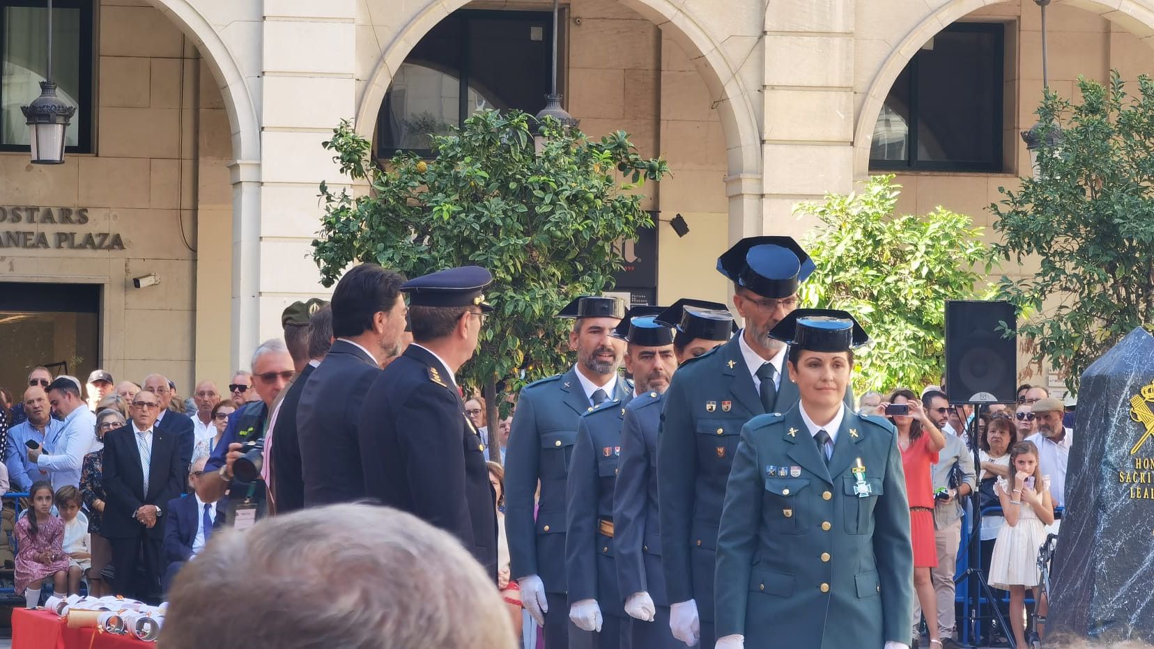 Alicante celebra el Día de la Virgen del Pilar con la Guardia Civil.