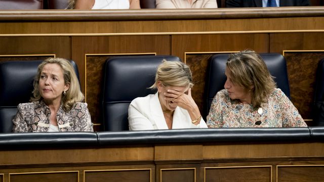 La vicepresidenta primera en funciones y ministra de Asuntos Económicos y Transformación Digital, Nadia Calviño; la vicepresidenta segunda del Gobierno y ministra de Trabajo en funciones, Yolanda Díaz, y la vicepresidenta tercera y ministra para la Transición Ecológica en funciones, Teresa Ribera, en el Congreso.