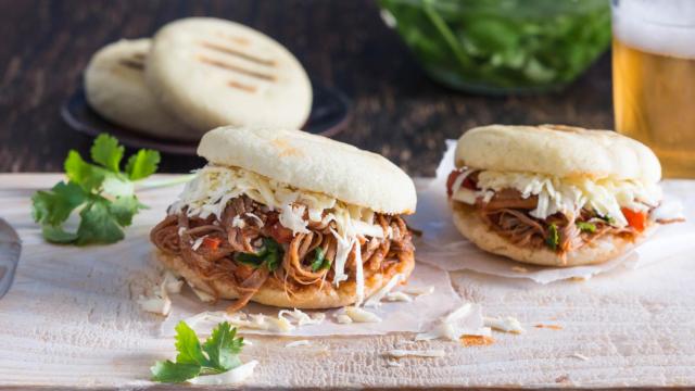 Un plato de arepas venezolanas.