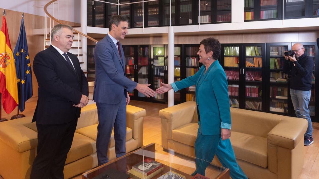 Santos Cerdán, Pedro Sánchez y Mertxe Aizpurua, este viernes en el Congreso.