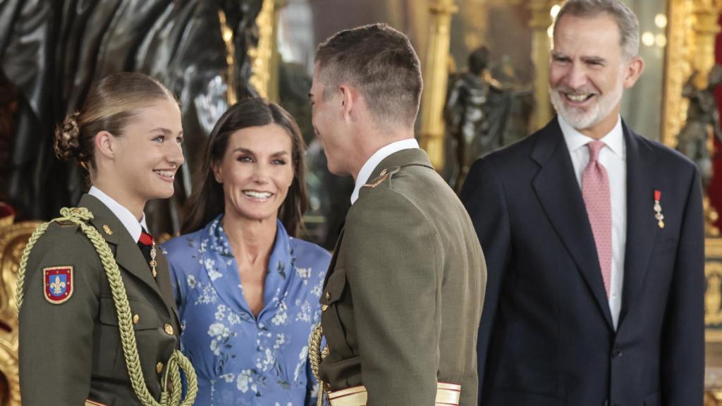 El amigo cadete saludando a Leonor de Borbón, en el besamanos de este pasado jueves día 12.