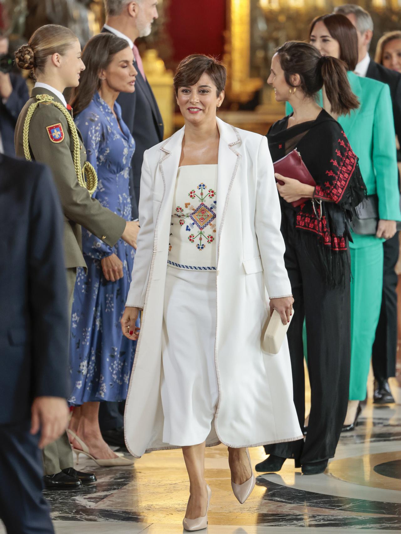 Isabel Rodríguez en el besamanos