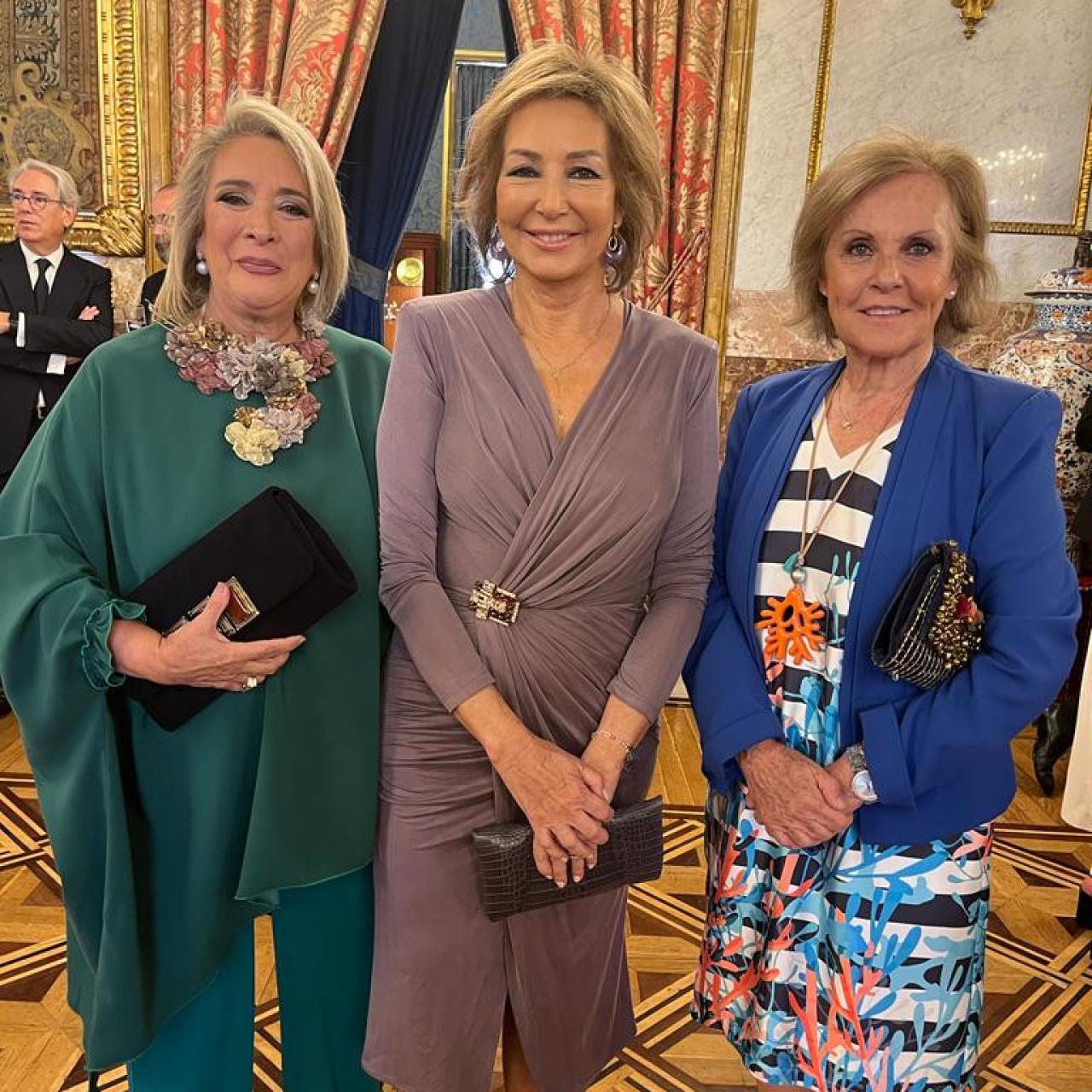 Esther Esteban junto a Ana Rosa Quintana y Paloma Barrientos