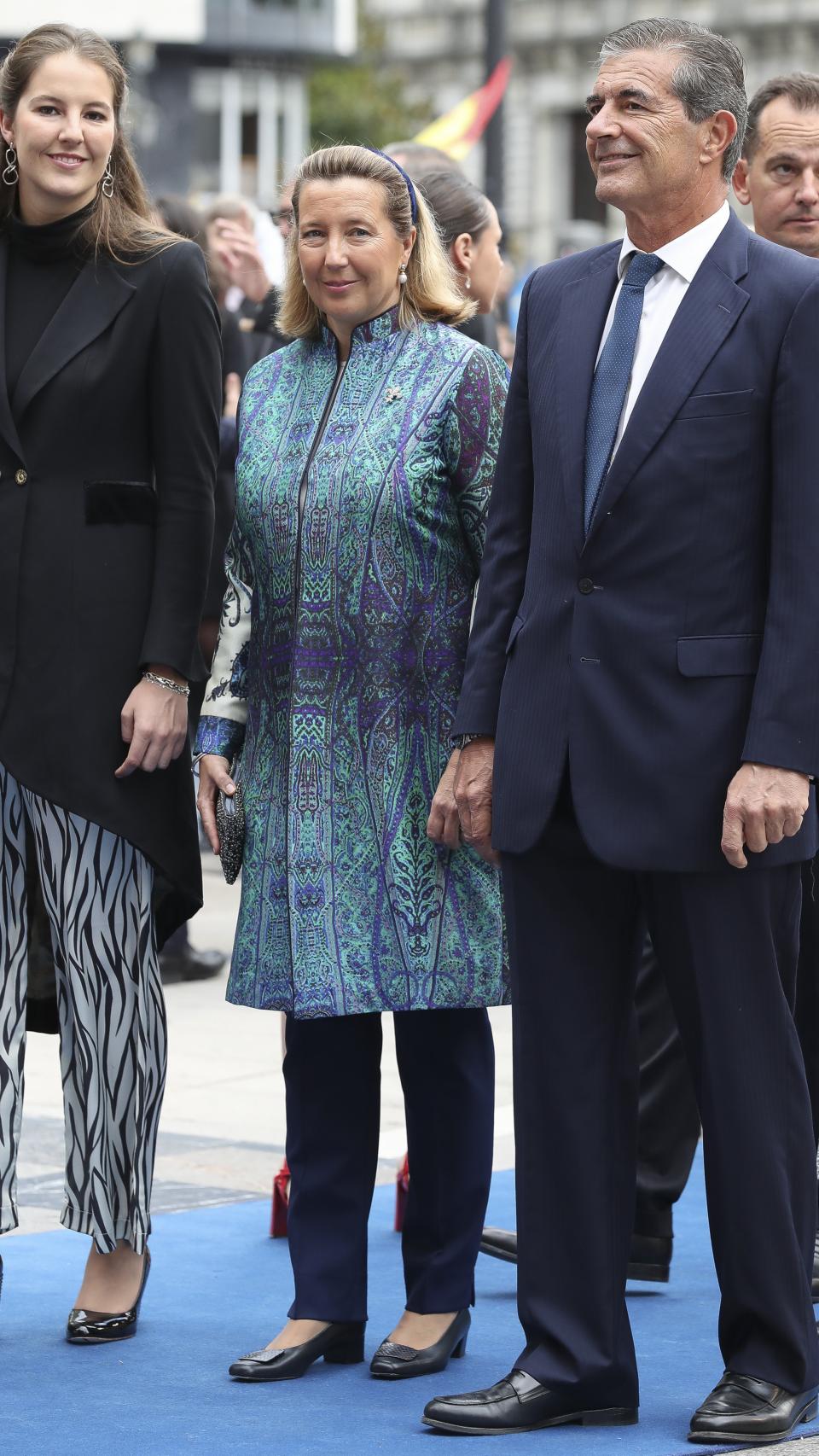 Cristina de Borbón Dos Sicilias, Pedro López de Quesada y la hija de ambos, Victoria, en los Premios Princesa de Asturias 2019 en los que Leonor pronunció su primer discurso.