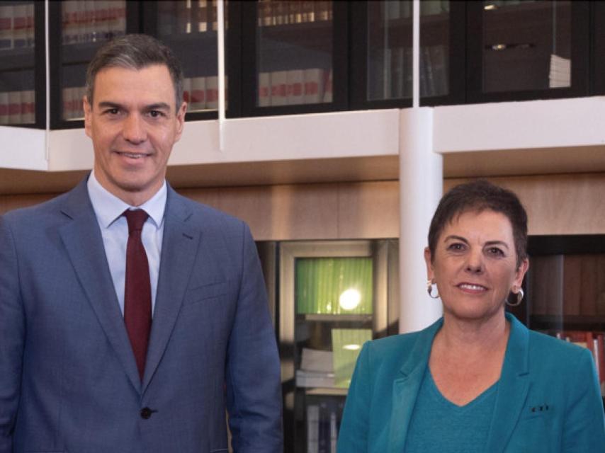 Pedro Sánchez y Mertxe Aizpurua, en el primer encuentro público del candidato con Bildu.