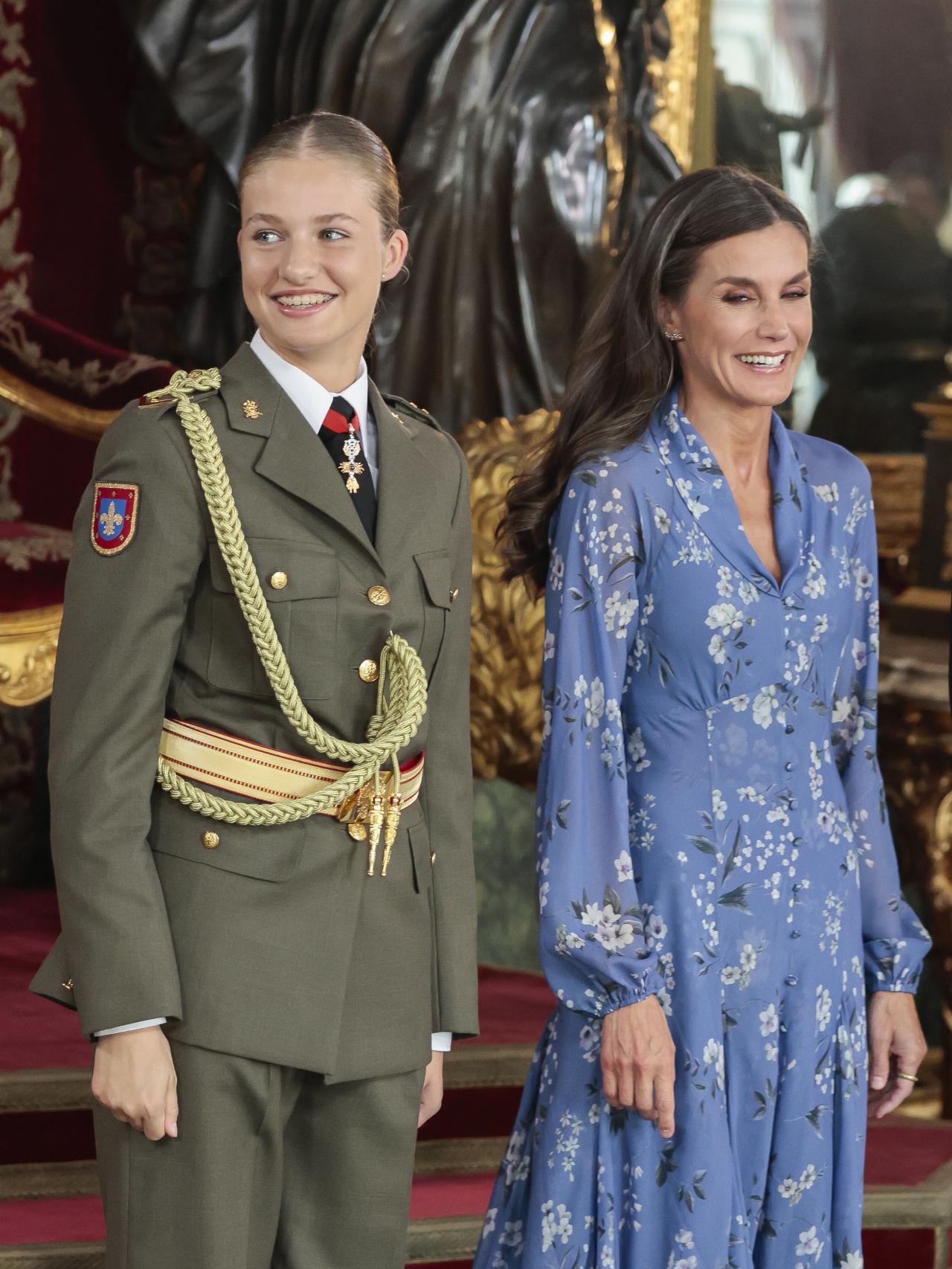 Leonor siguió el recorrido de sus compañero tras intercambiar palabras con Letizia.