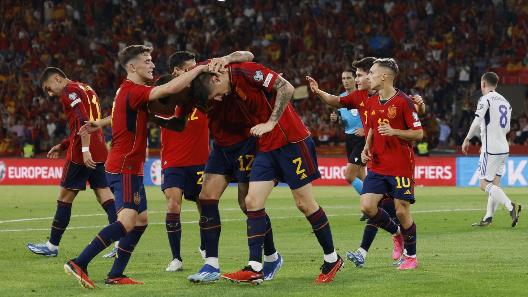 Los jugadores de la Selección celebran el 2-0 de Sancet
