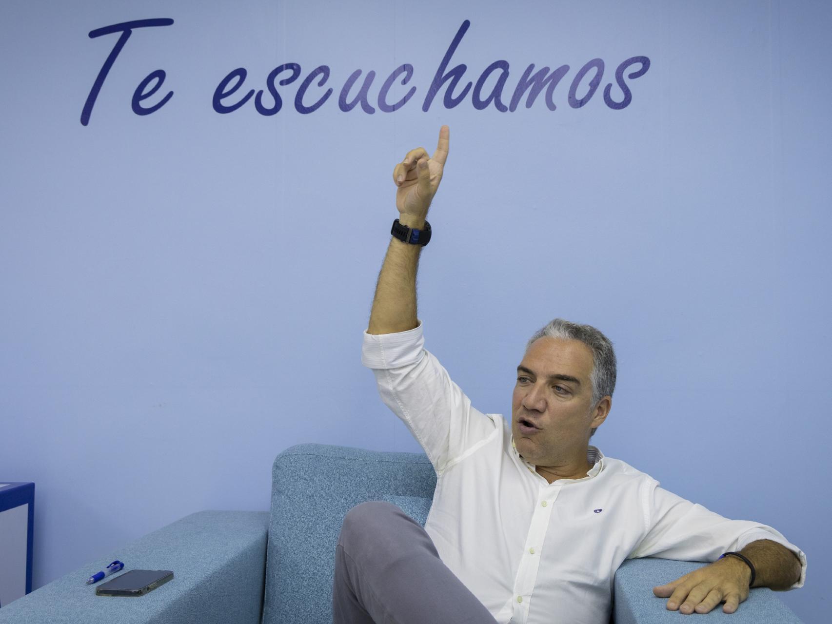 El coordinador del PP, Elías Bendodo, durante la entrevista a EL ESPAÑOL.