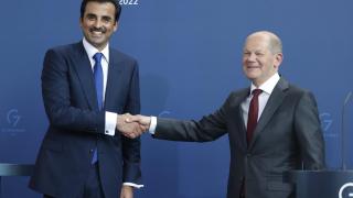 El emir de Qatar, Tamim bin Hamad Al Thani, y el canciller alemán,  Olaf Scholz.