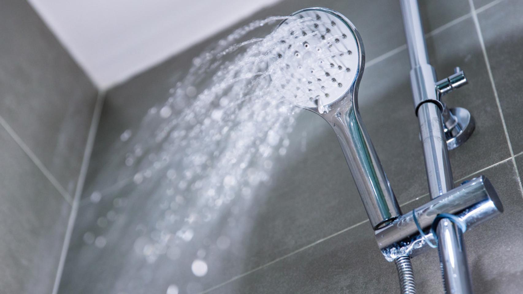 Di adiós a tu ducha atascada: estos son los dos ingredientes infalibles que necesitas