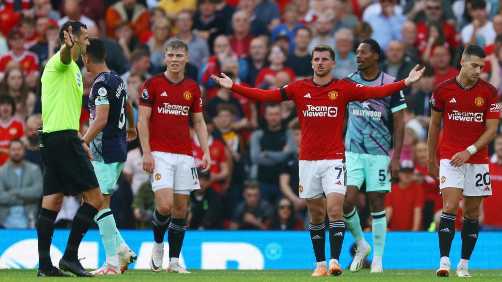 Mount protesta una acción ante el Brentford