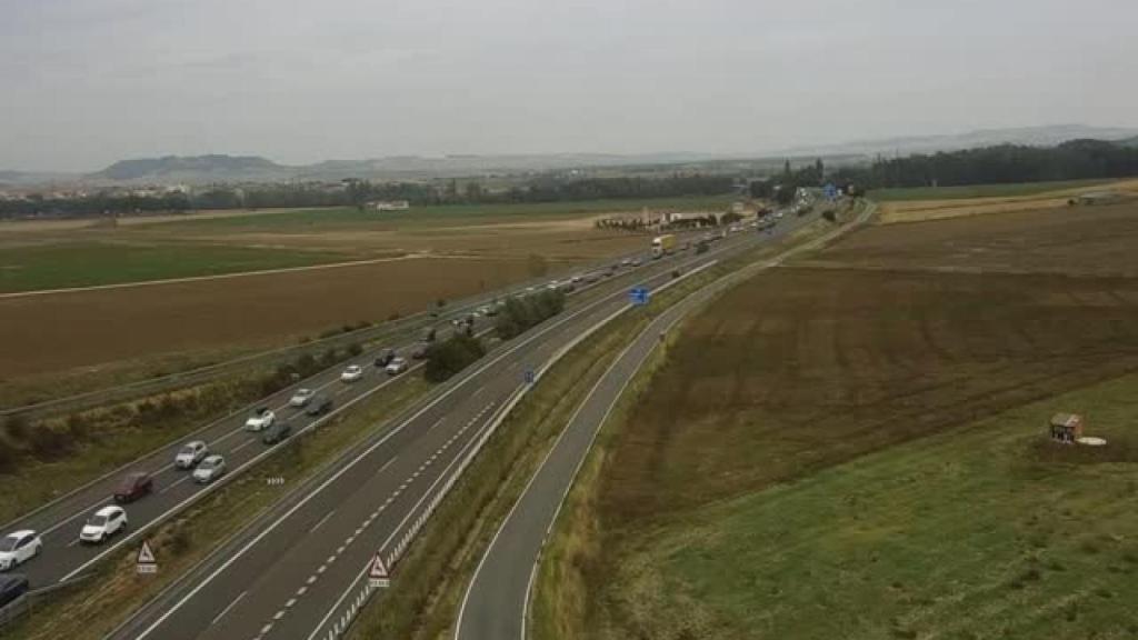 Retención en la A-6 a la altura de Tordesillas, captada por las cámaras de la DGT