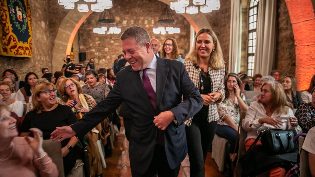 Emiliano García-Page en primer término junto a la alcaldesa de Sigüenza, María Jesús Merino