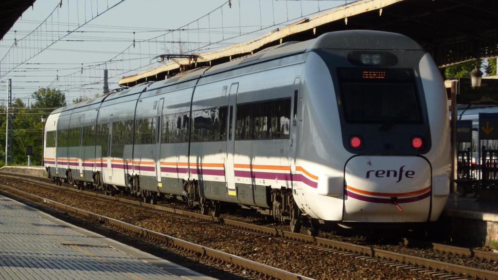 Un tren de la serie 449 de Renfe como en el que fue hallado el cuerpo sin vida de Álvaro Prieto.