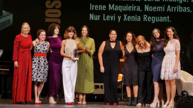 Las actrices de 'Ladies Football Club' en el Principal de Alicante.