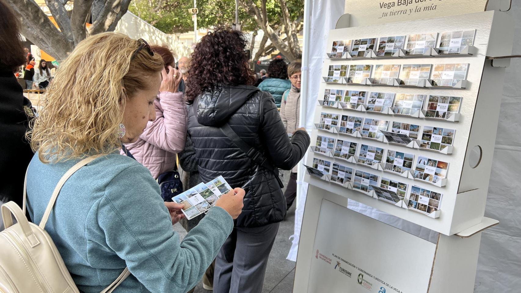 Una mujer participa en el festival Gastrocultural de la Vega Baja, en una edición anterior.