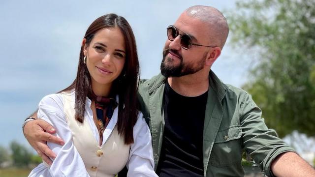 El humorista Manu Sánchez junto a su pareja, Lorena Sánchez.