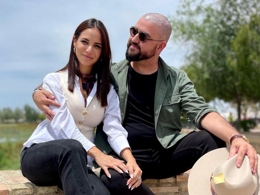 El presentador Manu Sánchez junto a su pareja, Lorena Sánchez.