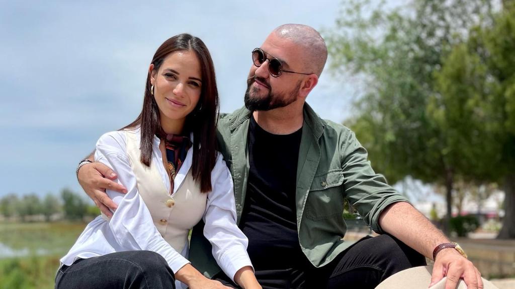 El humorista Manu Sánchez junto a su pareja, Lorena Sánchez.