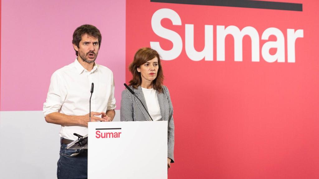El portavoz de Sumar, Ernest Urtasun, y la portavoz de Sumar en el Congreso, Marta Lois, este lunes.