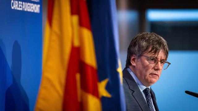 El 'expresident' de la Generalitat y eurodiputado de Junts, Carles Puigdemont, durante una rueda de prensa.